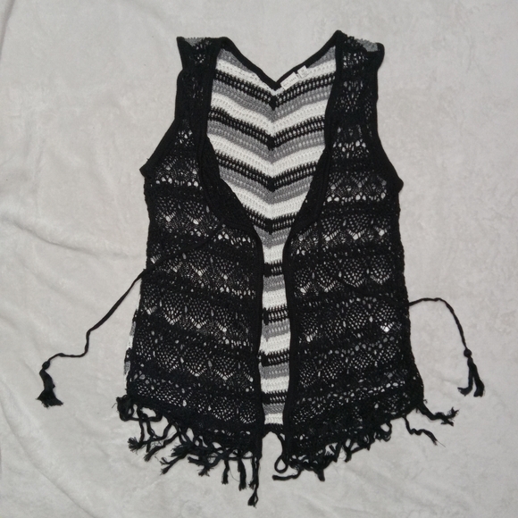Cato Crochet Knit Front Tie Cover Up Fringe Vest sz Medium - Picture 8 of 8